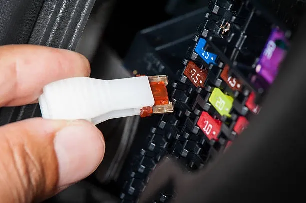 فیوز پمپ بنزین خودرو